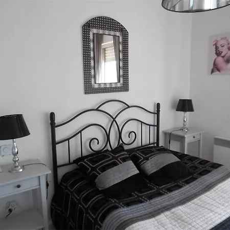 2 Pieces Proche Avec Parking Prive - Fr-1-750-102 Apartment *
